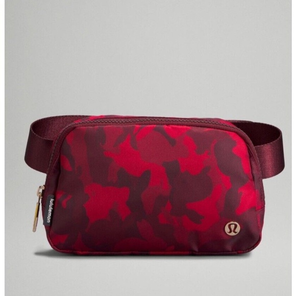 NWT! Limited Edition Rabbit all Over Print - Picture 7 of 7